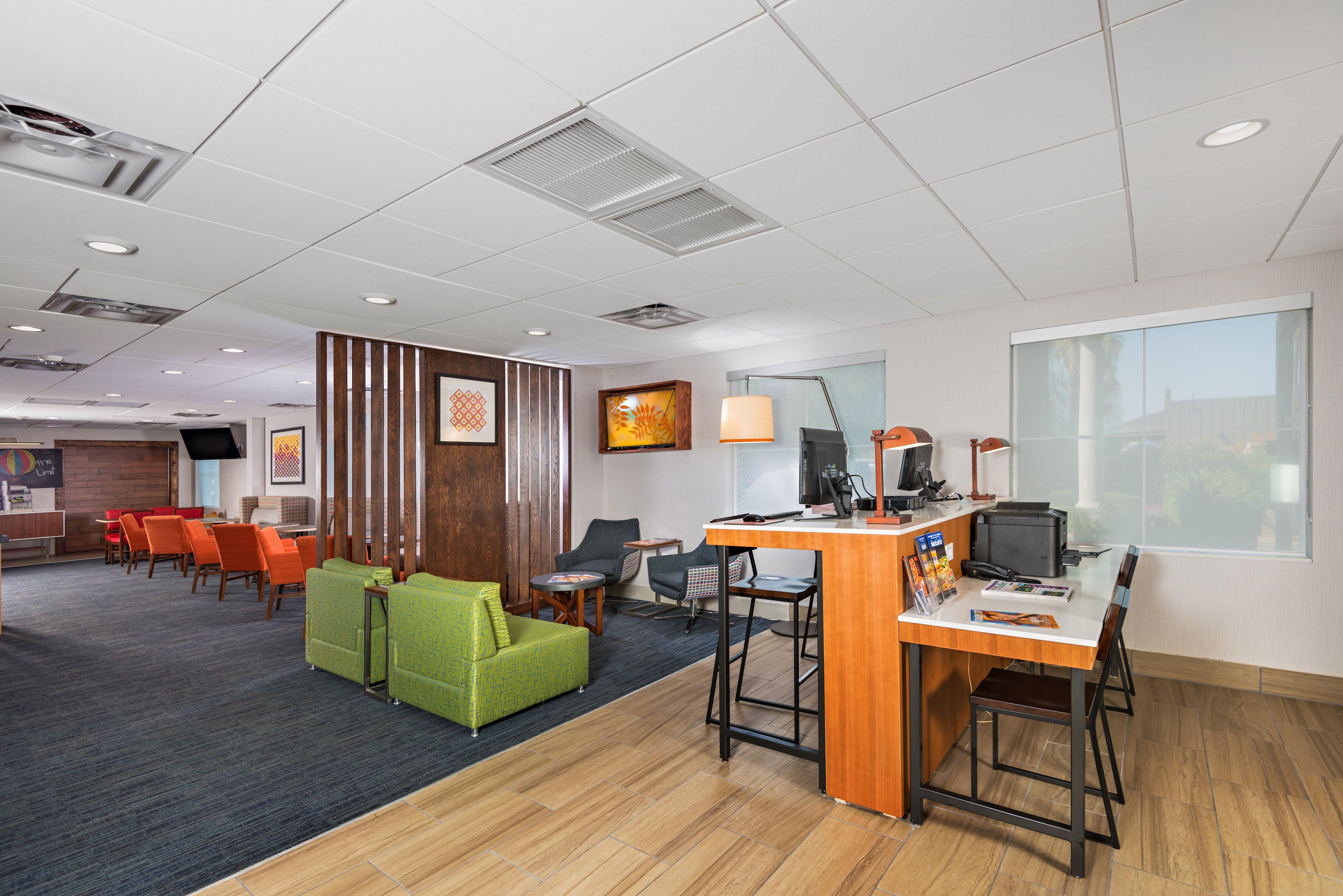 Holiday Inn Express Peoria North - Glendale By Ihg Экстерьер фото