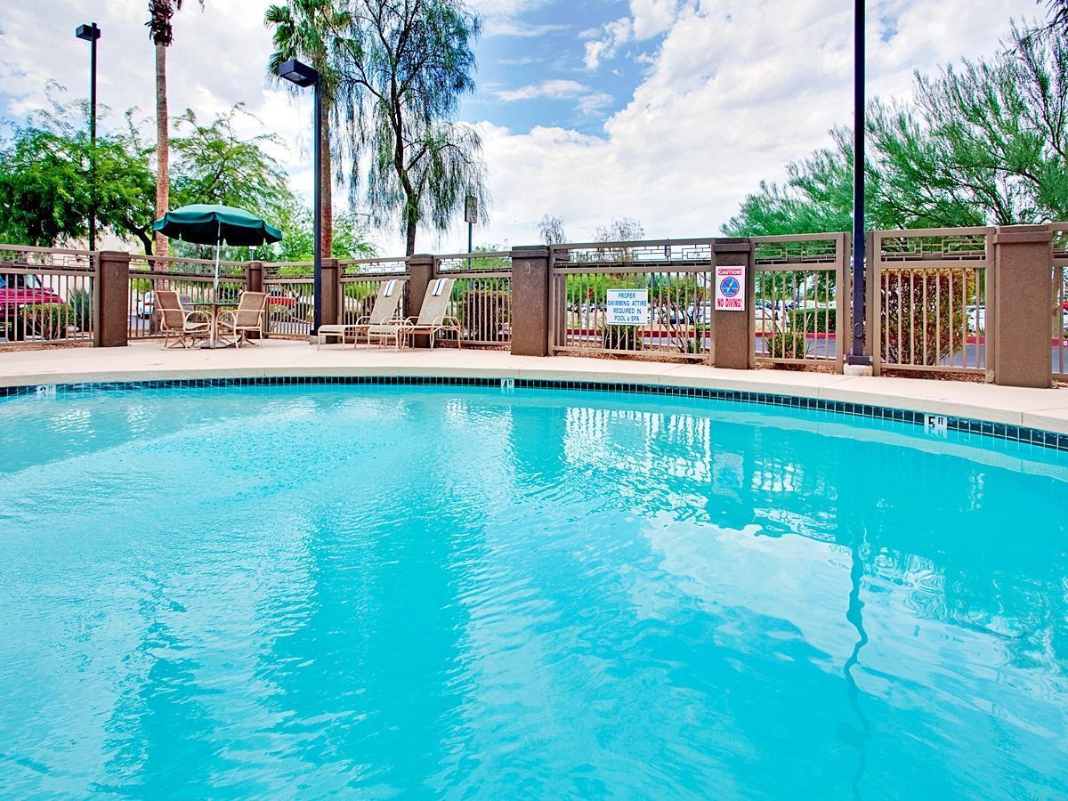 Holiday Inn Express Peoria North - Glendale By Ihg Экстерьер фото