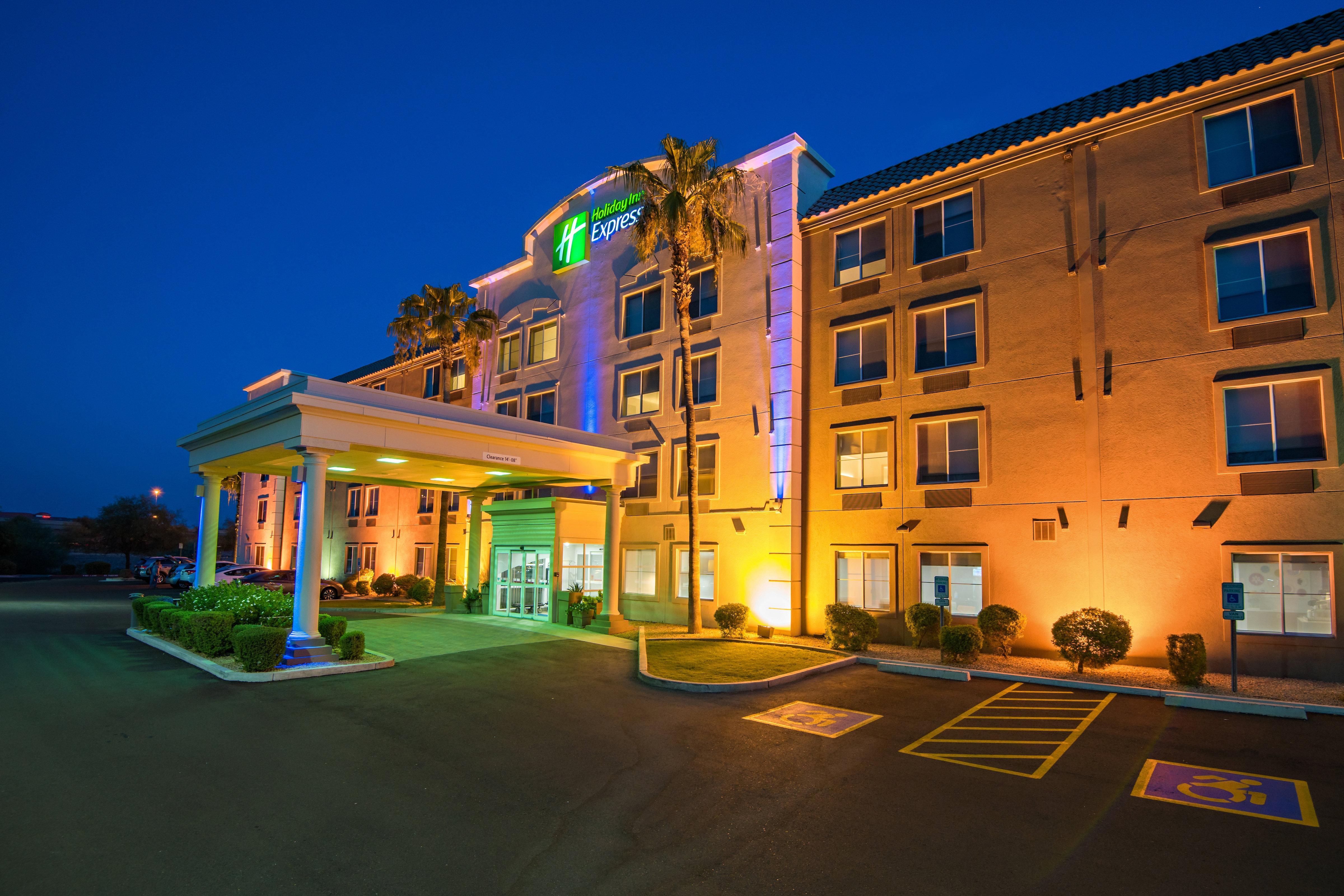 Holiday Inn Express Peoria North - Glendale By Ihg Экстерьер фото