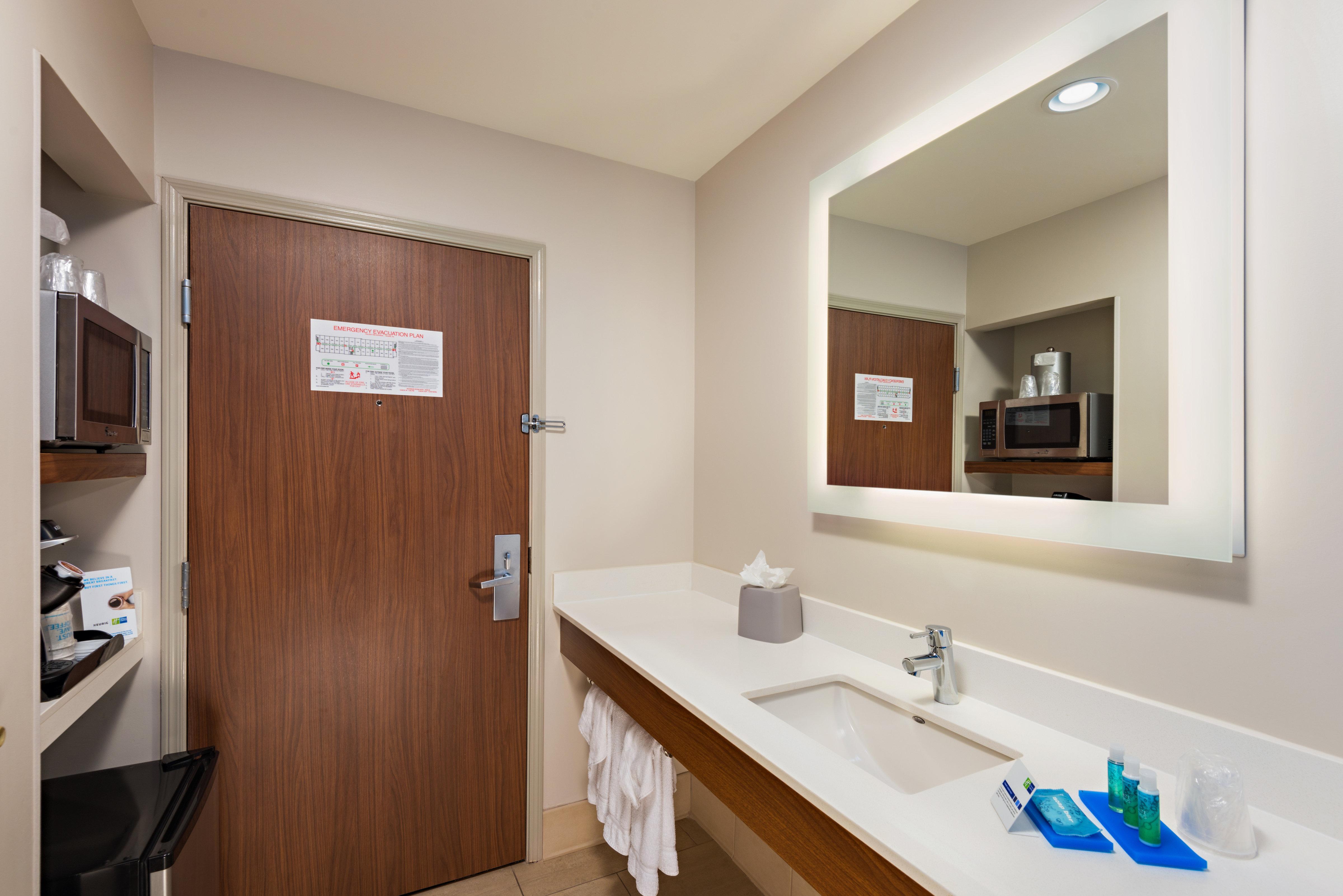 Holiday Inn Express Peoria North - Glendale By Ihg Экстерьер фото