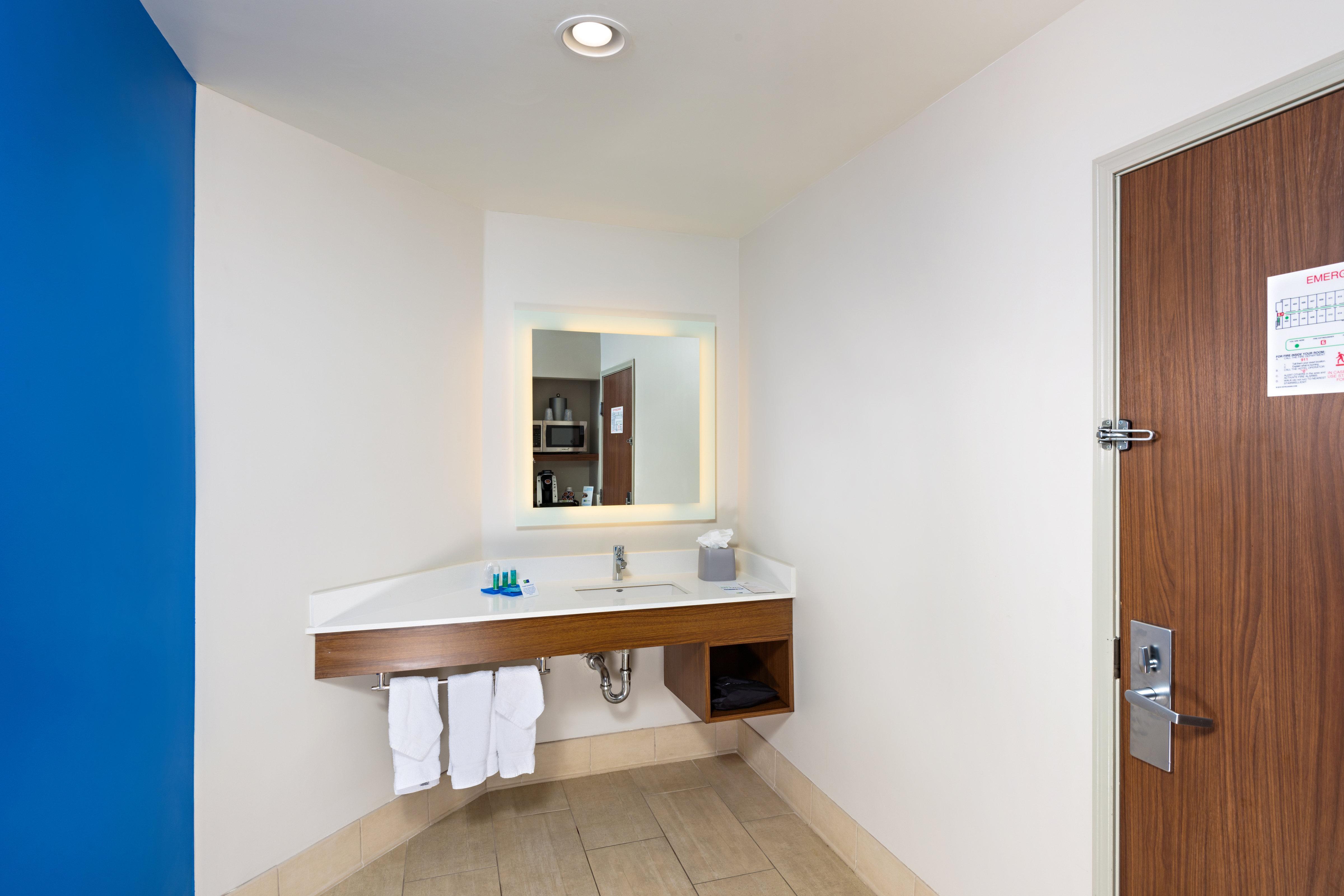 Holiday Inn Express Peoria North - Glendale By Ihg Экстерьер фото