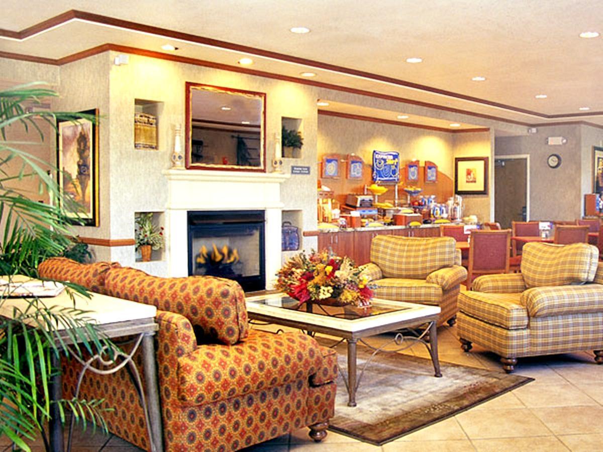 Holiday Inn Express Peoria North - Glendale By Ihg Экстерьер фото