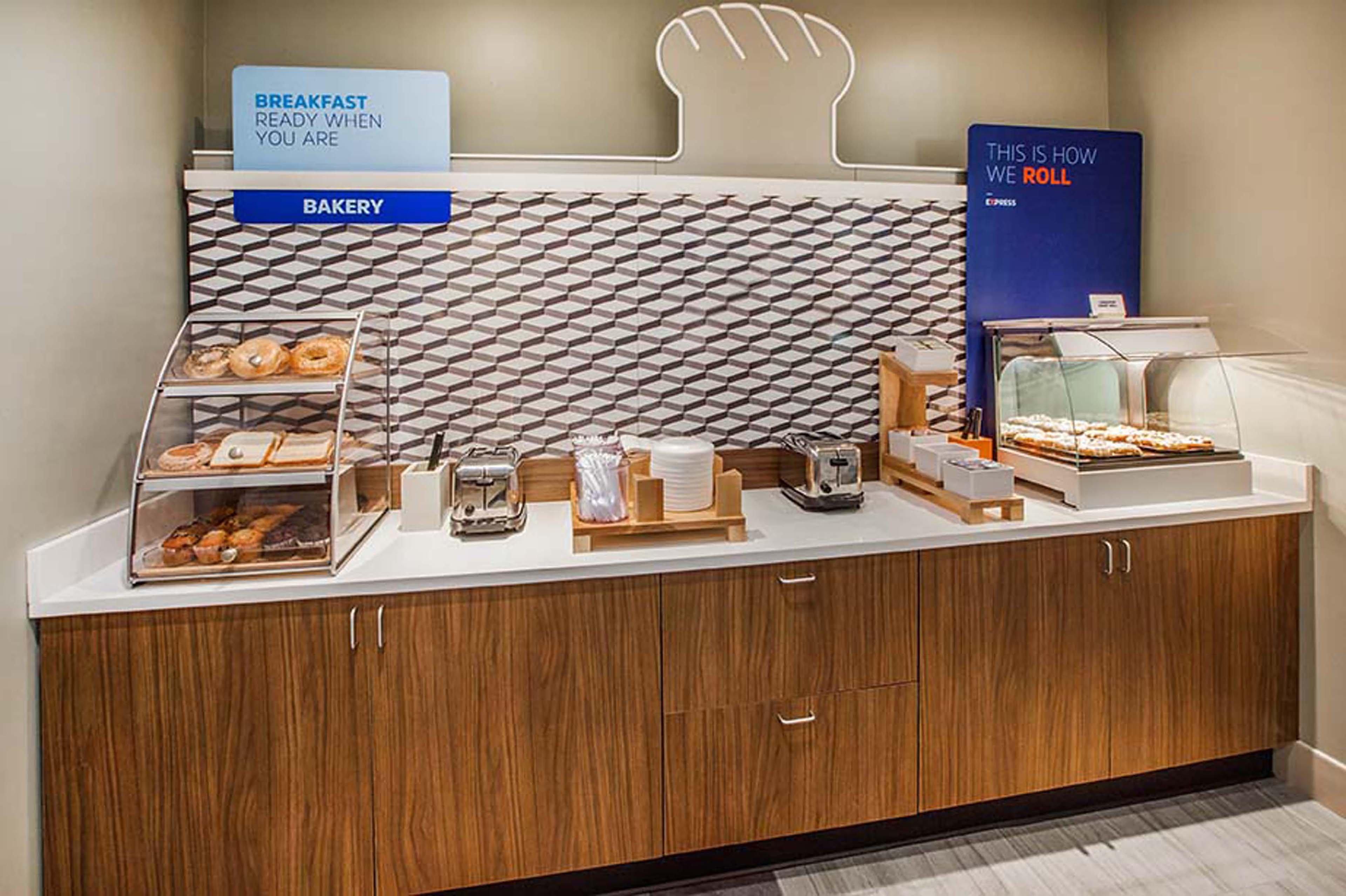 Holiday Inn Express Peoria North - Glendale By Ihg Экстерьер фото