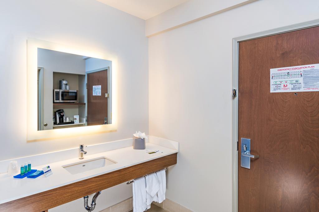 Holiday Inn Express Peoria North - Glendale By Ihg Экстерьер фото