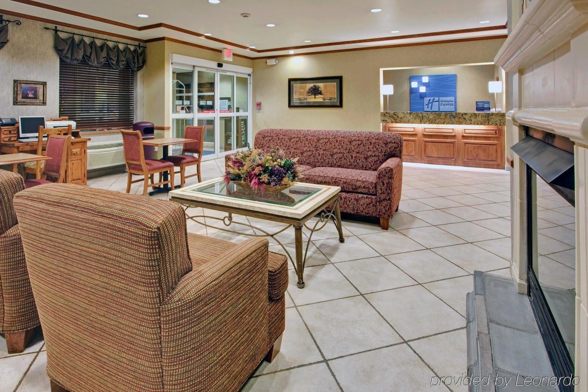 Holiday Inn Express Peoria North - Glendale By Ihg Экстерьер фото