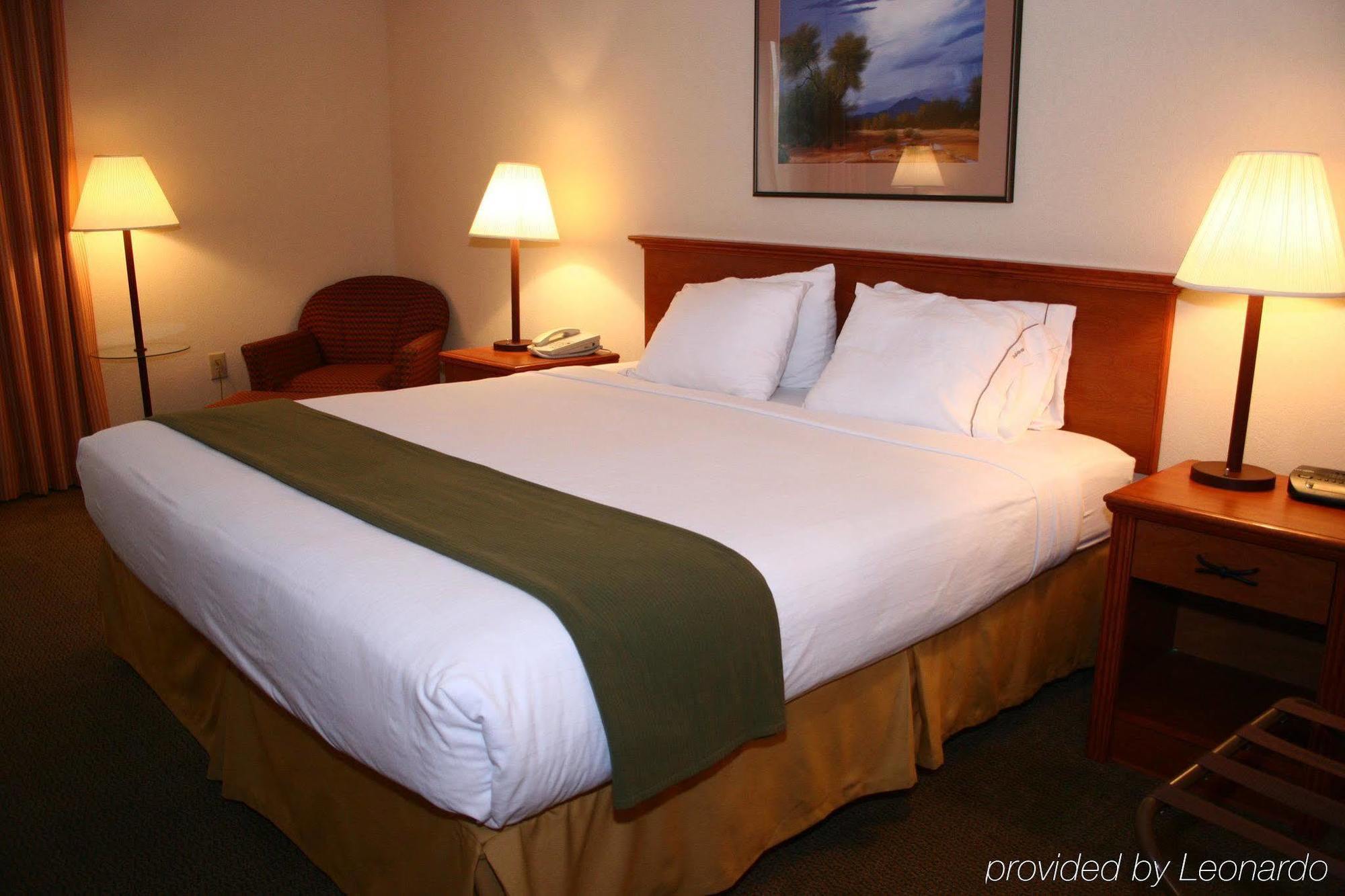 Holiday Inn Express Peoria North - Glendale By Ihg Экстерьер фото