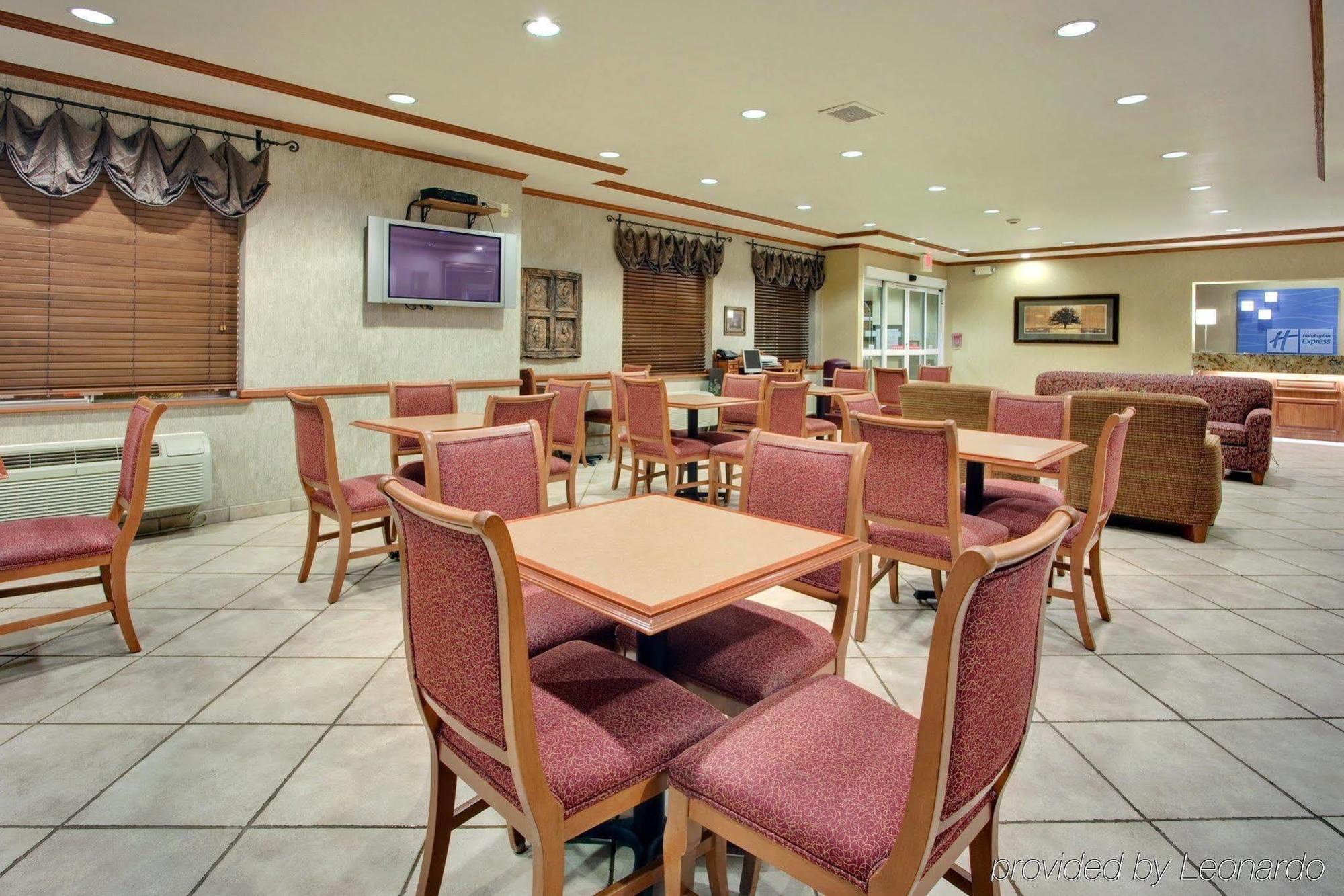 Holiday Inn Express Peoria North - Glendale By Ihg Экстерьер фото