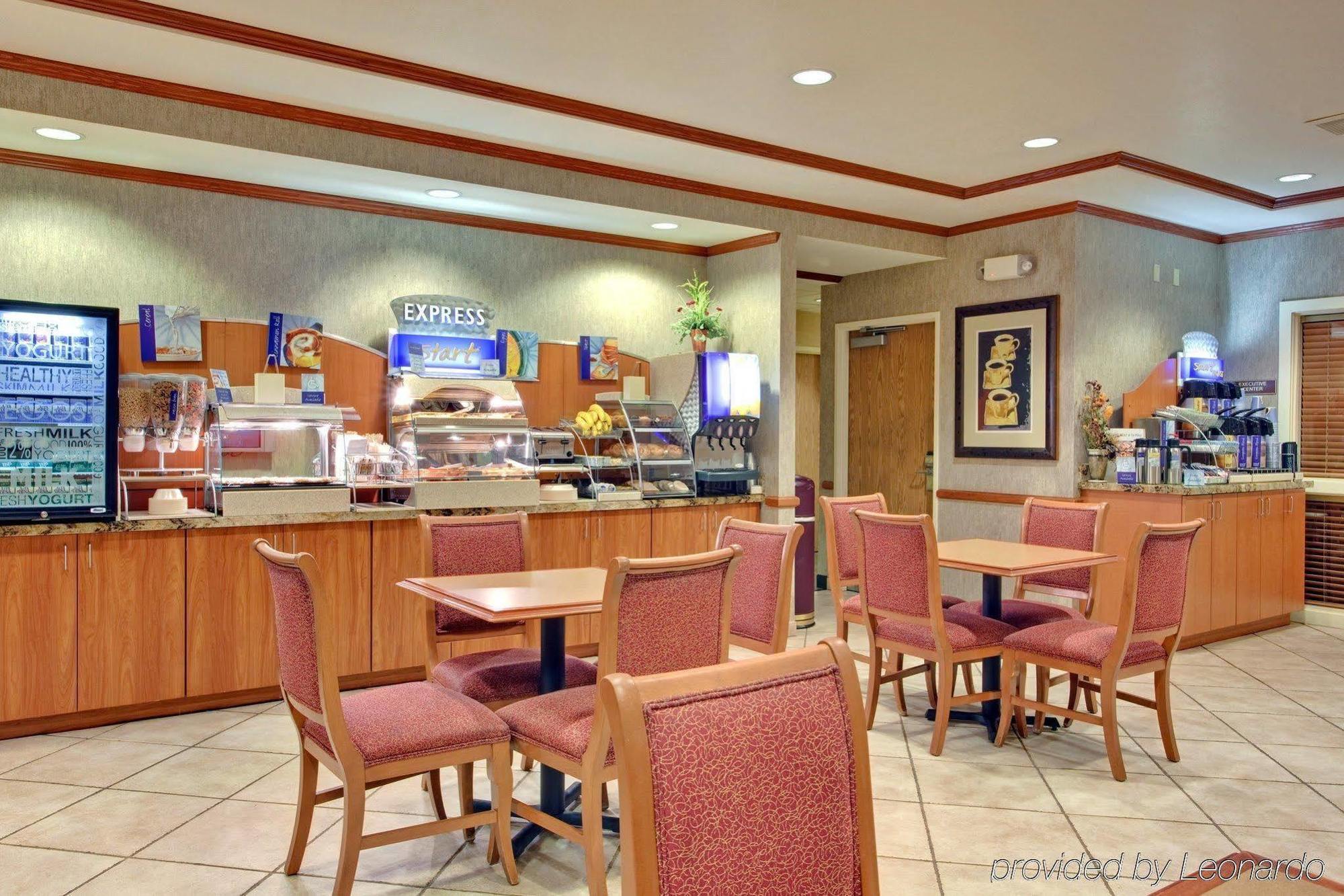 Holiday Inn Express Peoria North - Glendale By Ihg Экстерьер фото