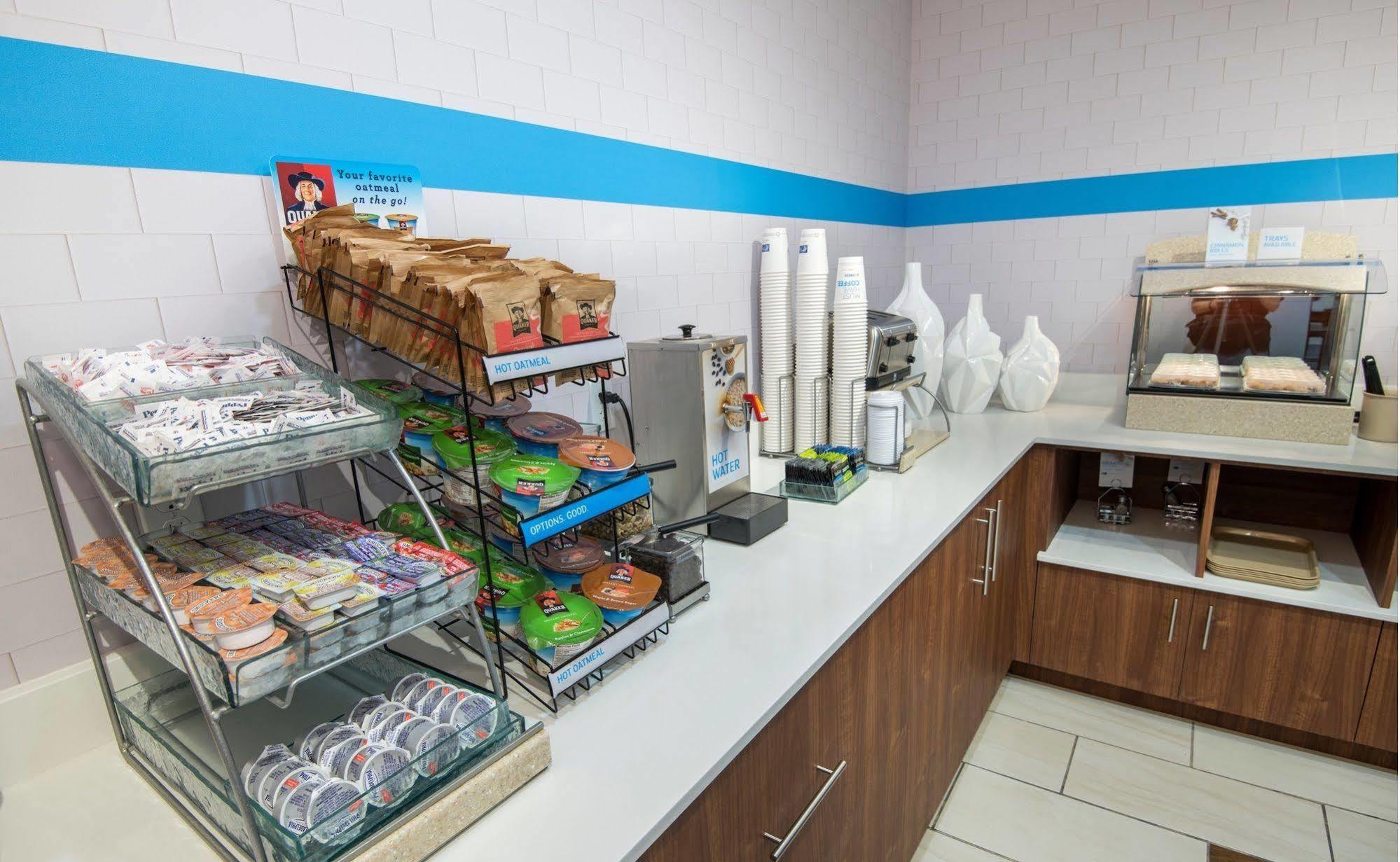 Holiday Inn Express Peoria North - Glendale By Ihg Экстерьер фото