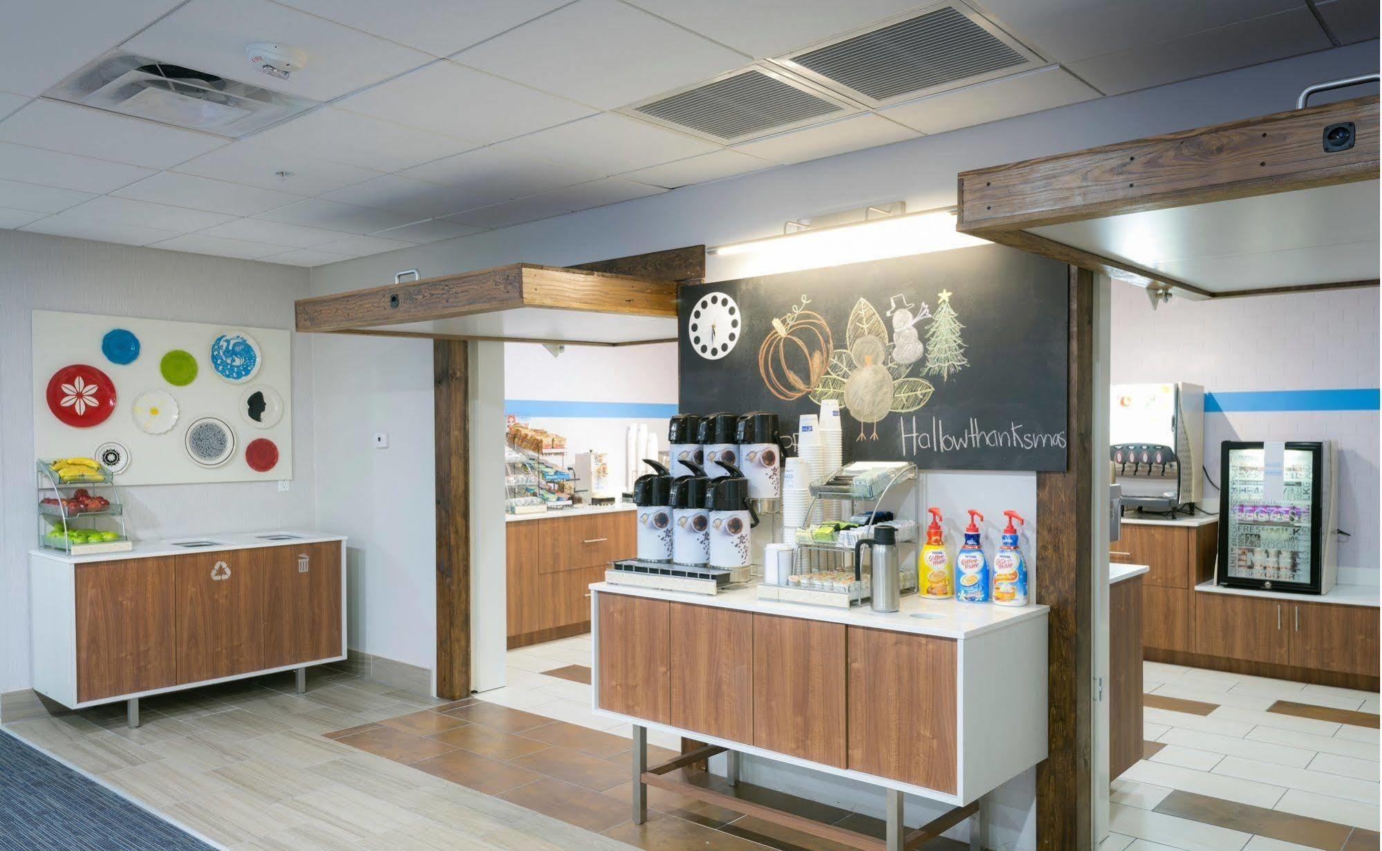 Holiday Inn Express Peoria North - Glendale By Ihg Экстерьер фото
